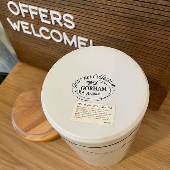 Gorham Ariana 8.25" Ceramic Canister with sealing wooden lid EVUC - Picture 5 of 8